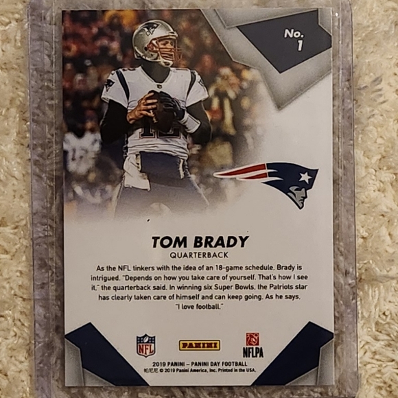 TOM BRADY FOOTBALL CARD - Picture 2 of 2